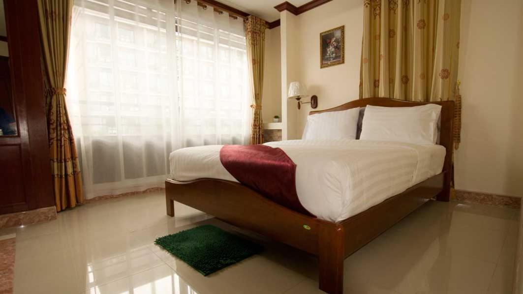 Bluebird Inn Pattaya Buitenkant foto