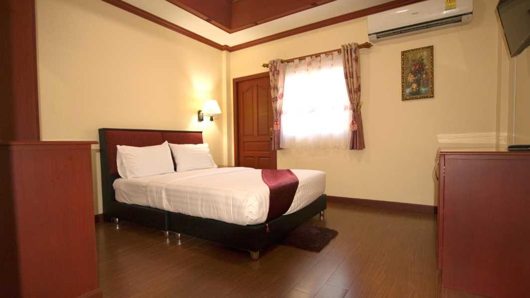 Bluebird Inn Pattaya Buitenkant foto