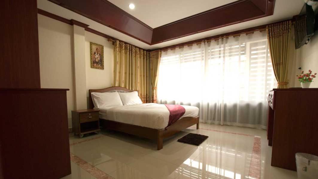 Bluebird Inn Pattaya Buitenkant foto