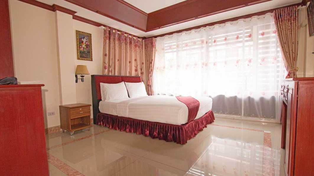 Bluebird Inn Pattaya Buitenkant foto