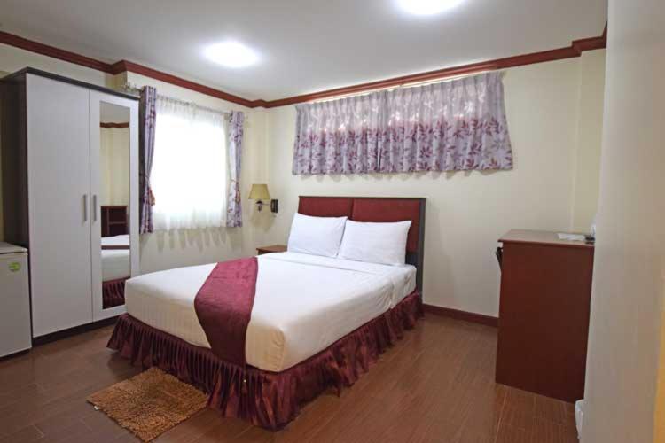 Bluebird Inn Pattaya Buitenkant foto